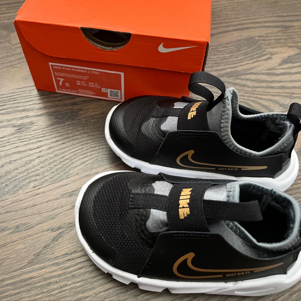 Brand new Nike flex runner 2 black and gold shoes size 7c